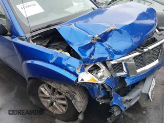 2015 Nissan Frontier SV z VIN 1N6AD0FRXFN758919, wystawiony jako IAAI lot #41909985 z przebiegiem 153 001 mil mil oraz . Historia ofert i sprzedaży dostępna na DreamBid. Obrazek 19.