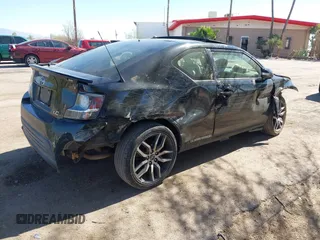 2016 Scion tC z VIN JTKJF5C7XGJ017894, wystawiony jako IAAI lot #41614948 z przebiegiem 109 311 mil mil oraz . Historia ofert i sprzedaży dostępna na DreamBid. Obrazek 4.