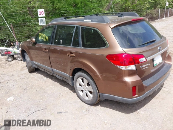2011 Subaru Outback 2.5i Limited Pwr Moon with VIN 4S4BRCKC3B3367897, listed as a IAAI auction lot 42193831 with 152,084 mi miles. Bid and sale history available at carsss.com. Image 3.