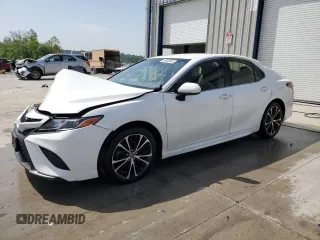 2018 Toyota Camry LE z VIN JTNB11HK3J3020269, wystawiony jako Copart lot #56546965 z przebiegiem 202 351 mil mil oraz Szkoda całkowita • Salvage title. Historia ofert i sprzedaży dostępna na DreamBid. Obrazek 1.