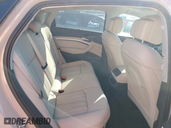2021 Audi e-tron Sportback Prestige z VIN WA13AAGE4MB018961, wystawiony jako Copart lot #74674294 z przebiegiem Nie podano mil oraz Nie do naprawy • Non repairable. Historia ofert i sprzedaży dostępna na DreamBid. Obrazek 11.