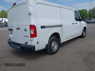 2018 Nissan NV Cargo S z VIN 1N6BF0KM7JN808869, wystawiony jako IAAI lot #42091339 z przebiegiem 242 385 mil mil oraz . Historia ofert i sprzedaży dostępna na DreamBid. Obrazek 4.
