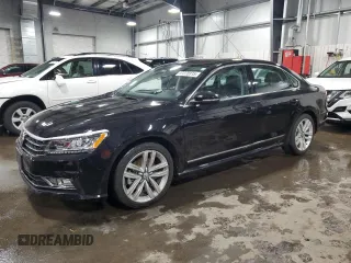 2017 Volkswagen Passat SE z VIN 1VWGT7A33HC068906, wystawiony jako Copart lot #57270315 z przebiegiem 31 070 mil mil oraz Szkoda całkowita • Salvage title. Historia ofert i sprzedaży dostępna na DreamBid. Obrazek 1.