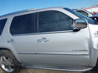 2010 Cadillac Escalade z VIN 1GYUCAEF9AR180758, wystawiony jako IAAI lot #41419380 z przebiegiem 201 784 mil mil oraz . Historia ofert i sprzedaży dostępna na DreamBid. Obrazek 14.
