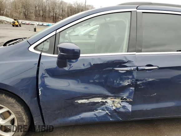 2018 Chrysler Pacifica Touring Plus with VIN 2C4RC1FG1JR178192, listed as a Copart auction lot 49412905 with 38,683 mi miles and Salvage Title. Bid and sale history available at DreamBid. Image 7.