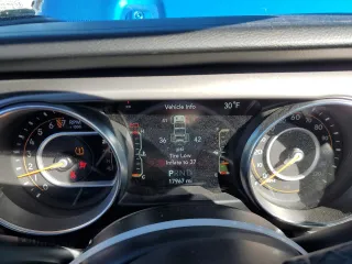 2022 Jeep Wrangler Unlimited Sport S with VIN 1C4HJXDG0NW203829, listed as a Copart auction lot 47921245 with 17,967 mi miles and Salvage Title. Bid and sale history available at DreamBid. Image 9.