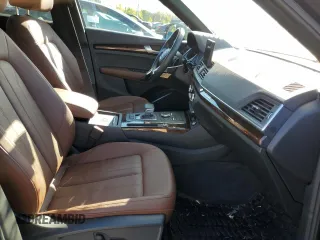 2020 Audi Q5 Premium with VIN WA1ANAFY4L2089986, listed as a Copart auction lot 60577382 with 30,040 mi miles. Bid and sale history available at carsss.com. Image 5.