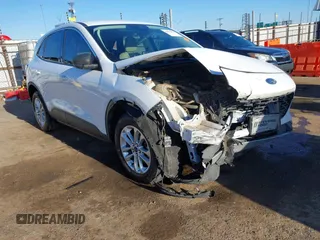 2022 Ford Escape SE z VIN 1FMCU0G64NUB64536, wystawiony jako IAAI lot #41834238 z przebiegiem 31 686 mil mil oraz . Historia ofert i sprzedaży dostępna na DreamBid. Obrazek 1.
