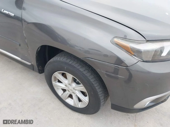 2011 Toyota Highlander Limited with VIN 5TDYK3EH7BS031288, listed as a IAAI auction lot 41807812 with 151,893 mi miles. Bid and sale history available at carsss.com. Image 17.