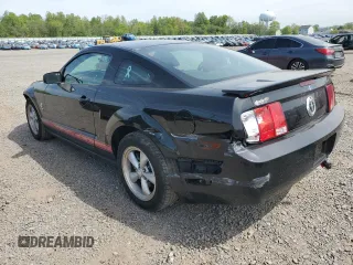 2008 Ford Mustang Deluxe z VIN 1ZVHT80N085132479, wystawiony jako Copart lot #54768695 z przebiegiem 42 404 mil mil oraz Szkoda całkowita • Salvage title. Historia ofert i sprzedaży dostępna na DreamBid. Obrazek 2.