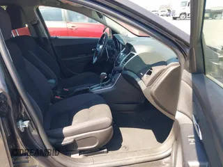 2014 Chevrolet Cruze 1LT z VIN 1G1PC5SB5E7154437, wystawiony jako IAAI lot #42215520 z przebiegiem 152 834 mil mil oraz . Historia ofert i sprzedaży dostępna na DreamBid. Obrazek 5.
