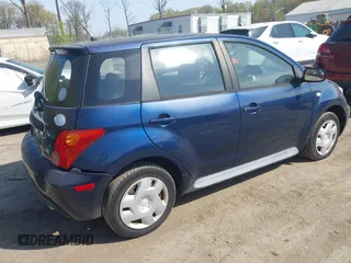 2005 Scion xA z VIN JTKKT604550126795, wystawiony jako IAAI lot #42056410 z przebiegiem 84 169 mil mil oraz . Historia ofert i sprzedaży dostępna na DreamBid. Obrazek 4.