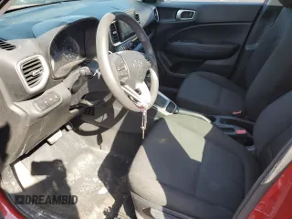 2021 Hyundai Venue SE z VIN KMHRB8A31MU089323, wystawiony jako Copart lot #49522935 z przebiegiem 85 321 mil mil oraz Szkody całkowita. Historia ofert i sprzedaży dostępna na DreamBid. Obrazek 7.