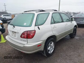 2000 Lexus RX with VIN JT6GF10U8Y0057605, listed as a IAAI auction lot 41519027 with 332,955 mi miles and . Bid and sale history available at carsss.com. Image 4.
