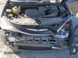 2017 Chrysler Pacifica Touring L z VIN 2C4RC1BG7HR598703, wystawiony jako Copart lot #52898815 z przebiegiem 106 720 mil mil oraz Szkoda całkowita • Salvage title. Historia ofert i sprzedaży dostępna na DreamBid. Obrazek 12.