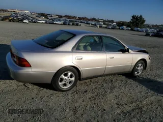 1998 Lexus ES 300 Luxury Sport Sdn with VIN JT8BF28G6W5019411, listed as a Copart auction lot 77497114 with 167,288 mi miles and Salvage Title. Bid and sale history available at carsss.com. Image 3.