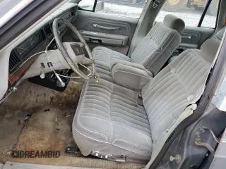 1985 Ford Crown Victoria z VIN 2FABP43F6FX102527, wystawiony jako Copart lot #71747574 z przebiegiem 50 249 mil mil oraz Nie do naprawy. Historia ofert i sprzedaży dostępna na DreamBid. Obrazek 7.
