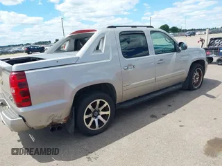 2007 Chevrolet Avalanche 1LT z VIN 3GNFK123X7G171093, wystawiony jako IAAI lot #42766281 z przebiegiem 307 643 mil mil oraz . Historia ofert i sprzedaży dostępna na DreamBid. Obrazek 4.