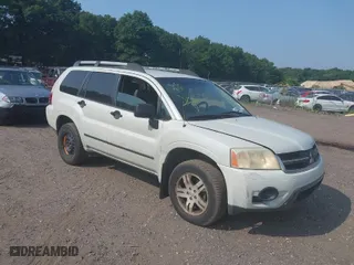 2006 Mitsubishi Endeavor LS with VIN 4A4MM21S46E029569, listed as a IAAI auction lot 40022417 with 204,010 mi miles. Bid and sale history available at carsss.com. Image 1.