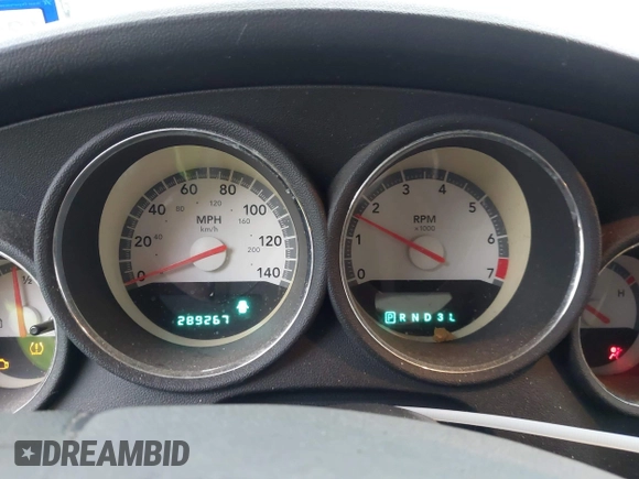 2008 Dodge Charger z VIN 2B3KA43R88H204836, wystawiony jako IAAI lot #42101356 z przebiegiem 289 267 mil mil oraz . Historia ofert i sprzedaży dostępna na DreamBid. Obrazek 7.