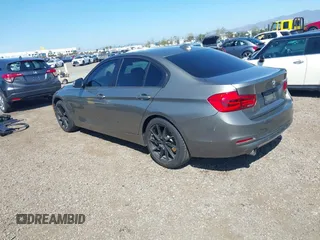 2018 BMW 3 Series 320i z VIN WBA8E1G52JNU89675, wystawiony jako IAAI lot #41831820 z przebiegiem 110 156 mil mil oraz . Historia ofert i sprzedaży dostępna na DreamBid. Obrazek 3.