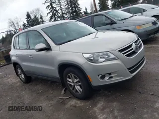 2011 Volkswagen Tiguan SE z VIN WVGBV7AX5BW522228, wystawiony jako IAAI lot #41630027 z przebiegiem 99 536 mil mil oraz . Historia ofert i sprzedaży dostępna na DreamBid. Obrazek 1.