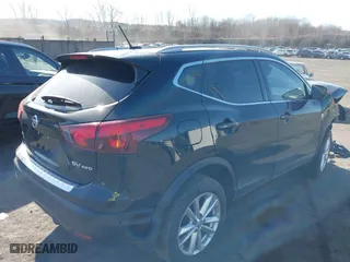2018 Nissan Rogue Sport SV with VIN JN1BJ1CR4JW267889, listed as a IAAI auction lot 41747685 with 98,857 mi miles. Bid and sale history available at carsss.com. Image 4.
