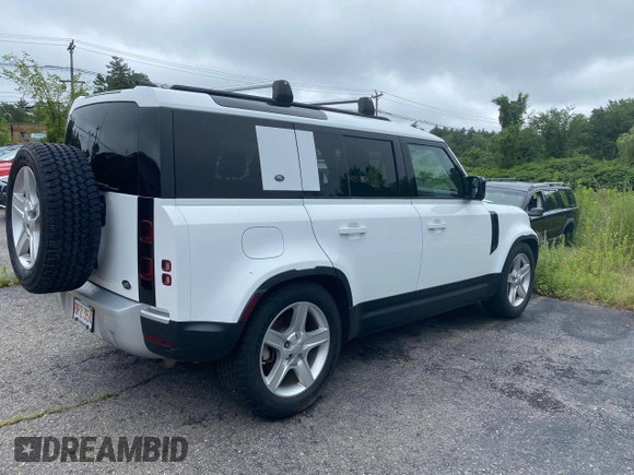 2020 Land Rover Defender SE z VIN SALEP7EU8L2018785, wystawiony jako Copart lot #64399995 z przebiegiem 99 999 mil mil oraz Czysty tytuł • Clean title. Historia ofert i sprzedaży dostępna na DreamBid. Obrazek 4.