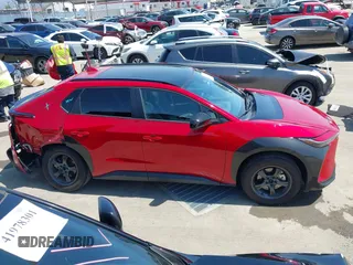 2023 Toyota bZ4X XLE z VIN JTMAAAAA6PA000832, wystawiony jako IAAI lot #41969455 z przebiegiem 47 239 mil mil oraz . Historia ofert i sprzedaży dostępna na DreamBid. Obrazek 14.