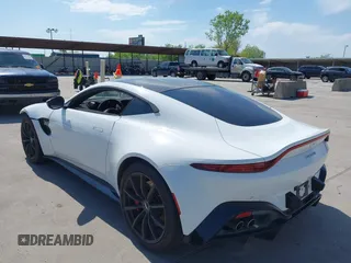 2019 Aston Martin Vantage z VIN SCFSMGAW4KGN01848, wystawiony jako IAAI lot #42032076 z przebiegiem 54 469 mil mil oraz . Historia ofert i sprzedaży dostępna na DreamBid. Obrazek 3.