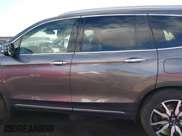 2019 Honda Pilot Touring 7-Passenger z VIN 5FNYF5H65KB020420, wystawiony jako IAAI lot #41575972 z przebiegiem 48 950 mil mil oraz . Historia ofert i sprzedaży dostępna na DreamBid. Obrazek 14.
