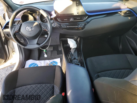 2020 Toyota C-HR LE z VIN JTNKHMBX1L1092779, wystawiony jako Copart lot #43259495 z przebiegiem 49 821 mil mil oraz Szkoda całkowita • Salvage title. Historia ofert i sprzedaży dostępna na DreamBid. Obrazek 8.