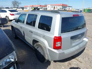 2009 Jeep Patriot Sport z VIN 1J4FT28B29D110728, wystawiony jako IAAI lot #41932676 z przebiegiem 194 442 mil mil oraz . Historia ofert i sprzedaży dostępna na DreamBid. Obrazek 3.