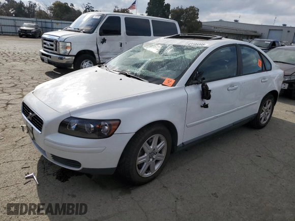 2007 Volvo S40 2.4L with VIN YV1MS382472316321, listed as a Copart auction lot 43195895 with 242,297 mi miles and Salvage Title. Bid and sale history available at carsss.com. Image 1.