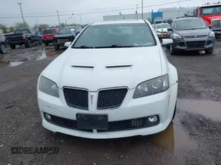 2008 Pontiac G8 z VIN 6G2ER57738L122199, wystawiony jako IAAI lot #42176140 z przebiegiem 183 558 mil mil oraz . Historia ofert i sprzedaży dostępna na DreamBid. Obrazek 12.