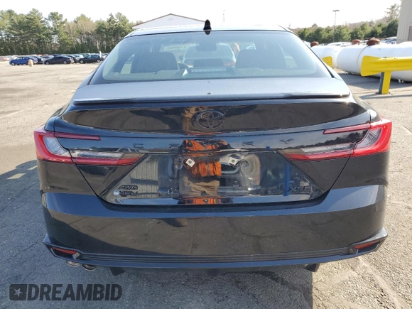 2025 Toyota Camry LE z VIN 4T1DBADK5SU015503, wystawiony jako Copart lot #51480665 z przebiegiem 3 525 mil mil oraz Szkoda całkowita • Salvage title. Historia ofert i sprzedaży dostępna na DreamBid. Obrazek 6.