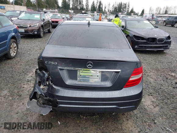 2013 Mercedes-Benz C 250 Sport z VIN WDDGF4HBXDA755303, wystawiony jako IAAI lot #41898828 z przebiegiem 119 836 mil mil oraz . Historia ofert i sprzedaży dostępna na DreamBid. Obrazek 17.
