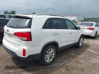 2015 Kia Sorento EX with VIN 5XYKU4A71FG647090, listed as a IAAI auction lot 42100215 with 121,842 mi miles. Bid and sale history available at carsss.com. Image 4.