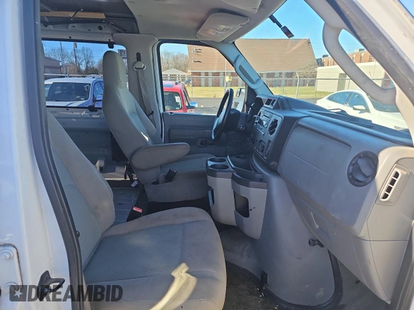 2013 Ford Econoline Passenger XL with VIN 1FBSS3BL2DDA04310, listed as a Copart auction lot 89328785 with 211,391 mi miles and Clean Title. Bid and sale history available at DreamBid. Image 5.