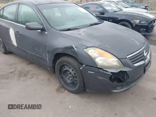 2007 Nissan Altima 2.5 with VIN 1N4AL21E17N458215, listed as a IAAI auction lot 41943990 with 190,234 mi miles. Bid and sale history available at carsss.com. Image 6.