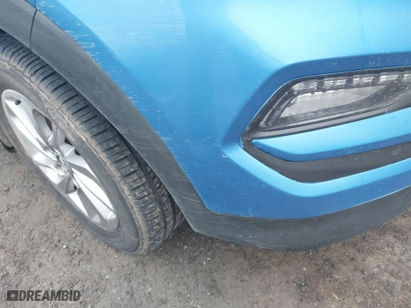 2017 Hyundai Tucson SE Plus with VIN KM8J33A42HU410216, listed as a IAAI auction lot 41337805 with 63,515 mi miles. Bid and sale history available at carsss.com. Image 6.
