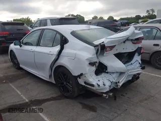 2025 Toyota Camry LE z VIN 4T1DAACK7SU152544, wystawiony jako IAAI lot #42489001 z przebiegiem 1 308 mil mil oraz . Historia ofert i sprzedaży dostępna na DreamBid. Obrazek 14.