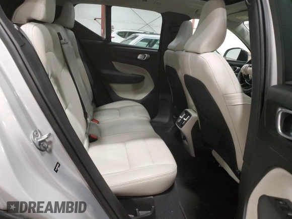 2024 Volvo XC40 Ultimate Dark Theme z VIN YV4L12UM4R2213891, wystawiony jako Copart lot #85272044 z przebiegiem Nie podano mil oraz Nie do naprawy • Non repairable. Historia ofert i sprzedaży dostępna na DreamBid. Obrazek 12.