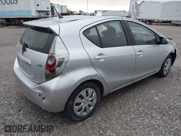 2013 Toyota Prius One z VIN JTDKDTB31D1545100, wystawiony jako IAAI lot #40760019 z przebiegiem 212 999 mil mil oraz . Historia ofert i sprzedaży dostępna na DreamBid. Obrazek 4.