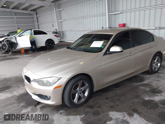 2013 BMW 3 Series 328i z VIN WBA3C1C51DK105056, wystawiony jako IAAI lot #42243999 z przebiegiem 92 659 mil mil oraz . Historia ofert i sprzedaży dostępna na DreamBid. Obrazek 2.