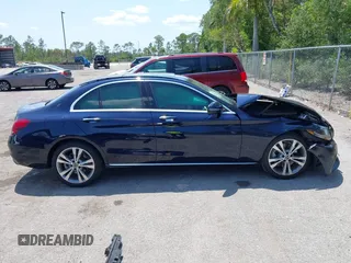 2017 Mercedes-Benz C 300 z VIN 55SWF4JB0HU219942, wystawiony jako IAAI lot #42227791 z przebiegiem 42 498 mil mil oraz . Historia ofert i sprzedaży dostępna na DreamBid. Obrazek 14.