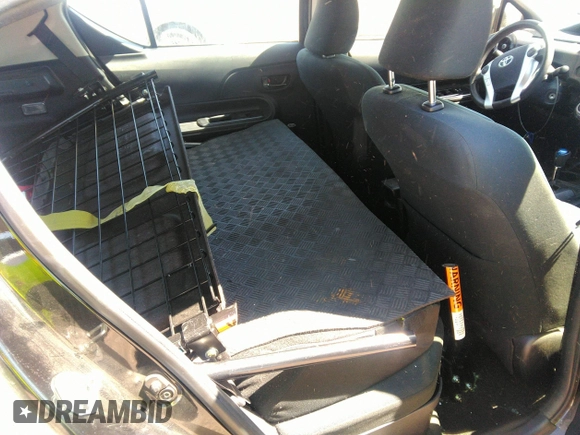 2016 Toyota Prius One z VIN JTDKDTB30G1121217, wystawiony jako IAAI lot #41977530 z przebiegiem 110 034 mil mil oraz . Historia ofert i sprzedaży dostępna na DreamBid. Obrazek 8.