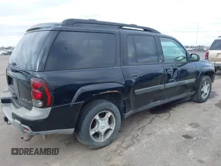 2004 Chevrolet TrailBlazer EXT LT with VIN 1GNET16S746115863, listed as a IAAI auction lot 41453236 with 198,099 mi miles. Bid and sale history available at carsss.com. Image 4.