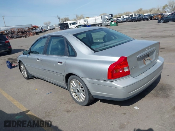 2004 Volvo S80 with VIN YV1TS91Z341351679, listed as a IAAI auction lot 41982117 with 116,217 mi miles. Bid and sale history available at carsss.com. Image 3.