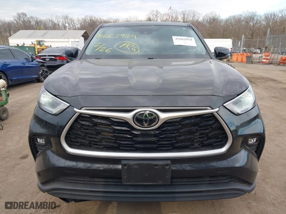 2021 Toyota Highlander L with VIN 5TDBZRBH7MS134660, listed as a IAAI auction lot 41682934 with 121,201 mi miles. Bid and sale history available at carsss.com. Image 12.
